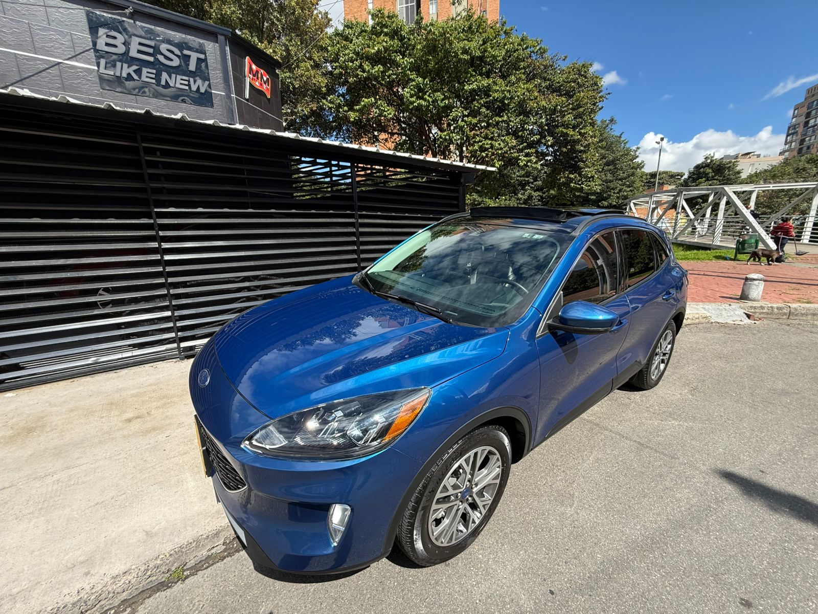 Camioneta Ford Escape SEL Híbrida 2022 azul usada en Bogotá concesionario Autosmetromovil
