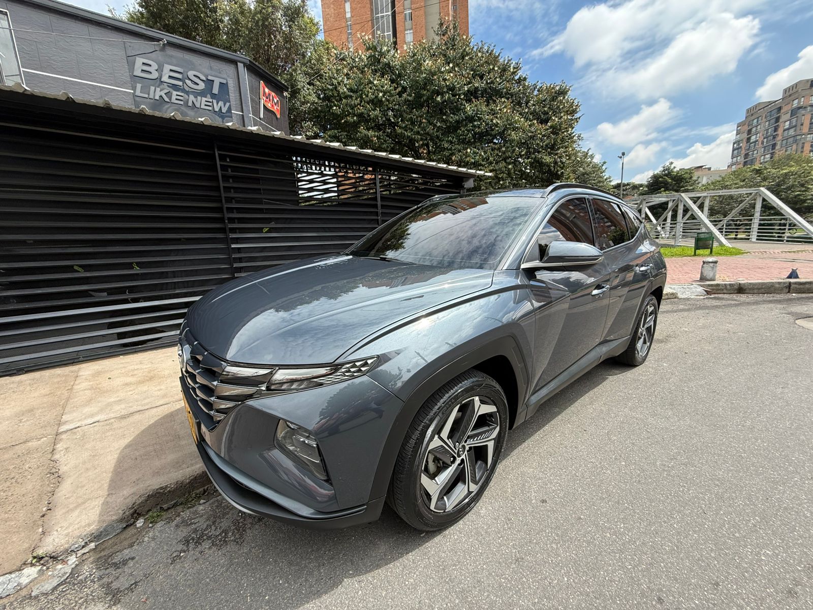 Camioneta Hyundai Tucson Limited 4x4 2023 gris versión europea usada Bogotá