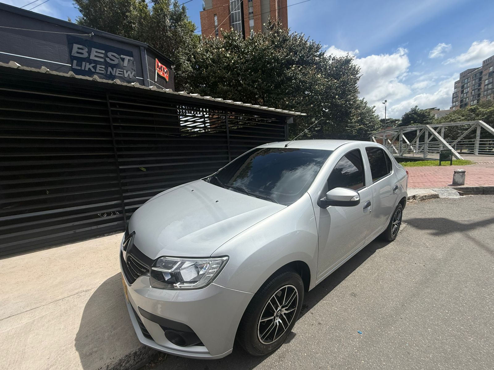 Renault Logan Zen 2023 usado blanco en Bogotá Autos Metromóvil