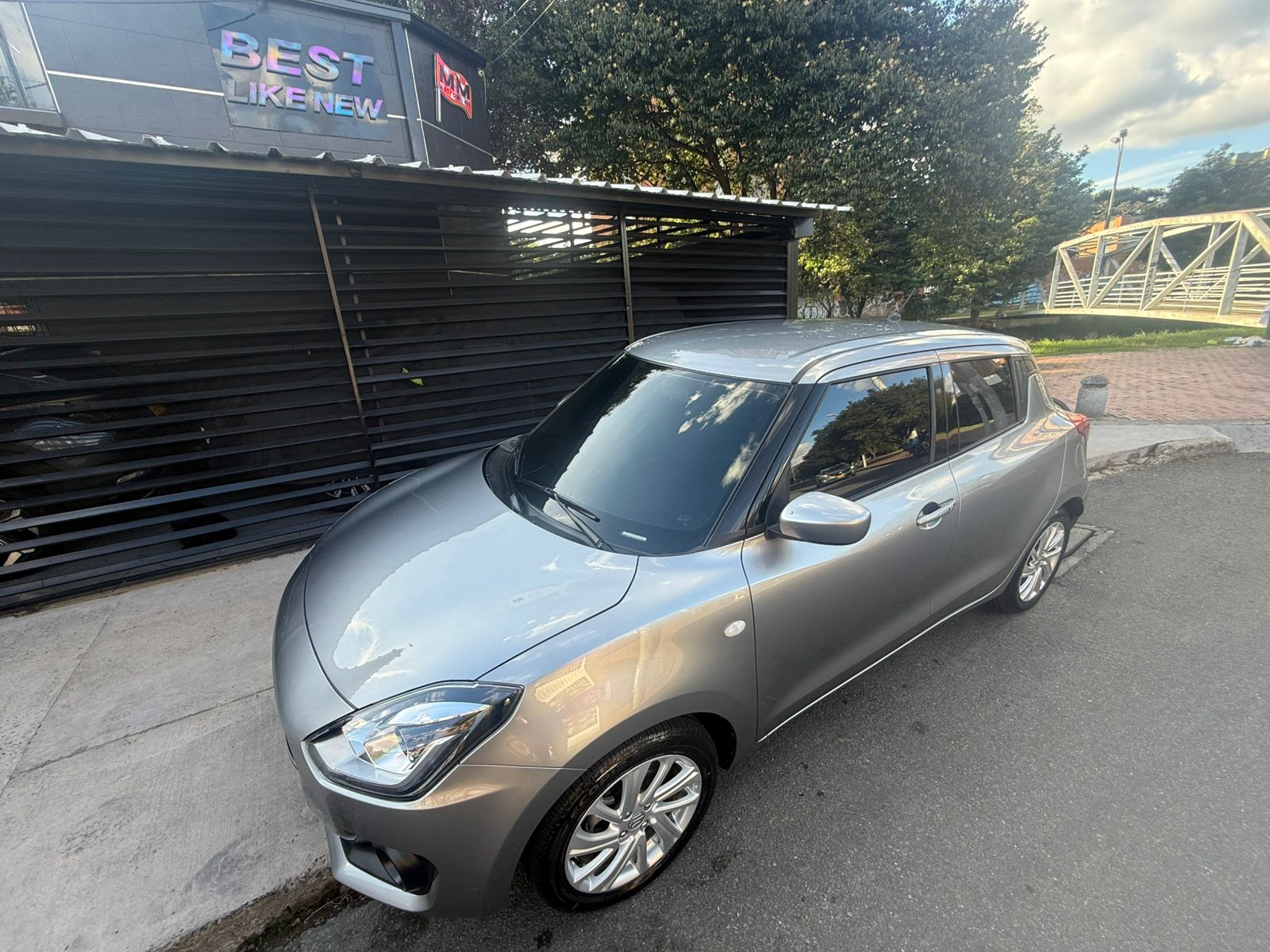 Suzuki Swift Hybrid 2024 usado gris en Bogotá Autos Metromóvil
